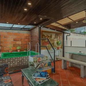 Pensión Casa Naranjos, Medellín